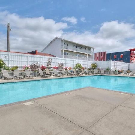 3 Bedroom Condo, Ocean Views & Short Walk To Beach! Oak Island Kültér fotó