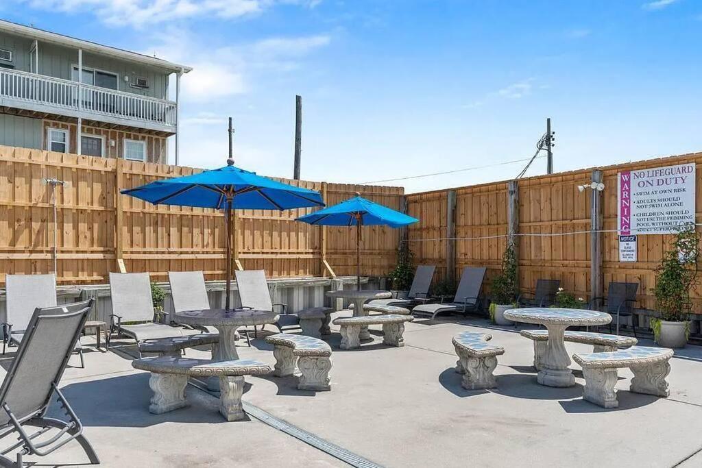 3 Bedroom Condo, Ocean Views & Short Walk To Beach! Oak Island Kültér fotó