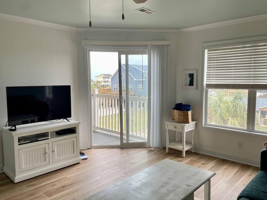 3 Bedroom Condo, Ocean Views & Short Walk To Beach! Oak Island Kültér fotó