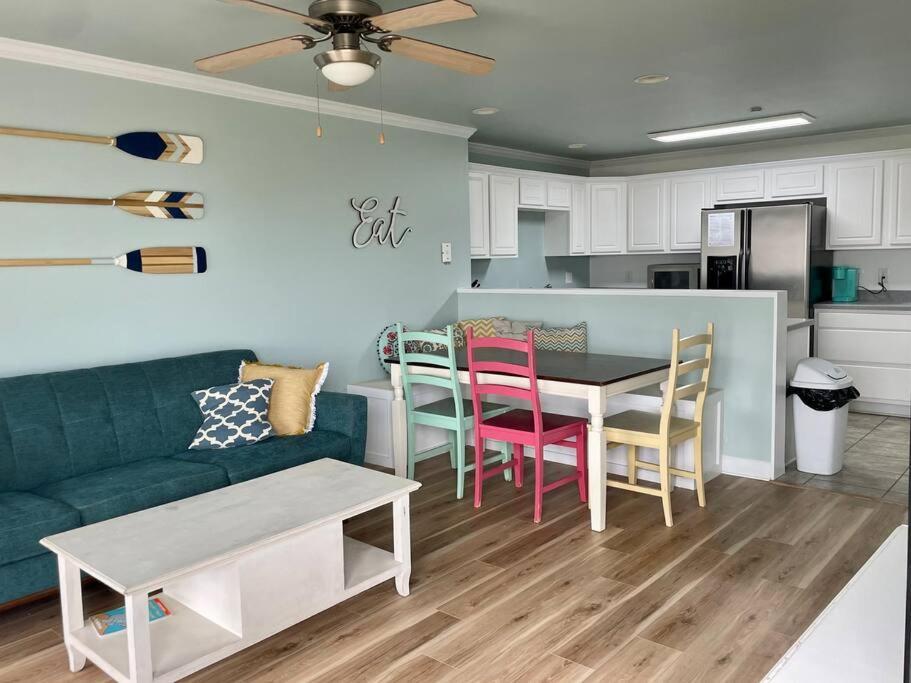 3 Bedroom Condo, Ocean Views & Short Walk To Beach! Oak Island Kültér fotó