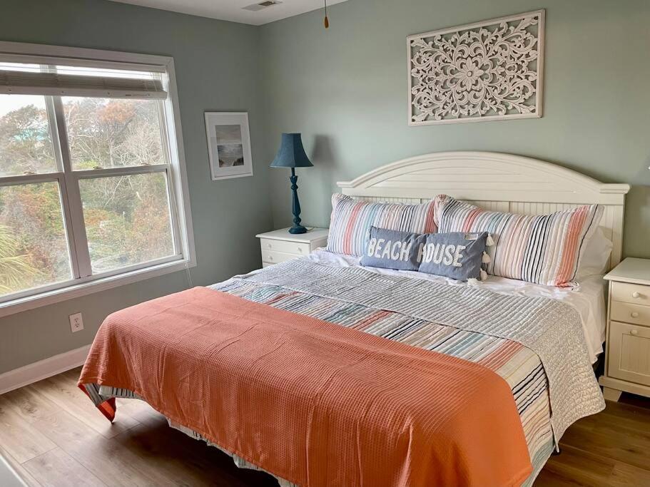 3 Bedroom Condo, Ocean Views & Short Walk To Beach! Oak Island Kültér fotó