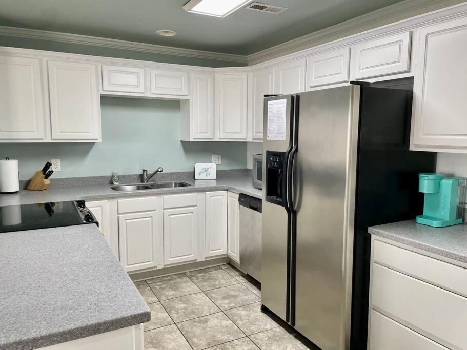 3 Bedroom Condo, Ocean Views & Short Walk To Beach! Oak Island Kültér fotó