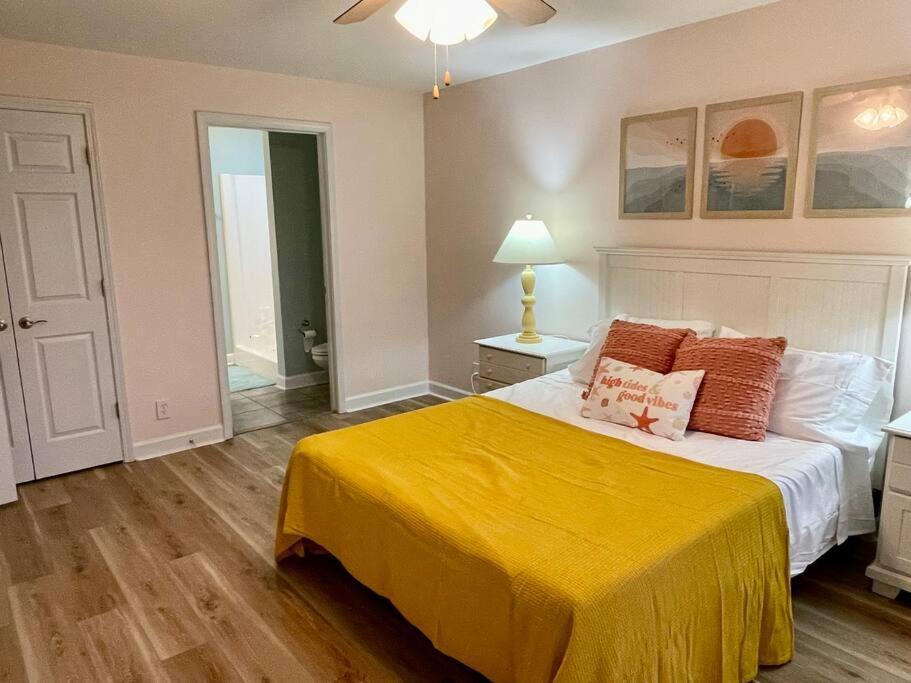 3 Bedroom Condo, Ocean Views & Short Walk To Beach! Oak Island Kültér fotó