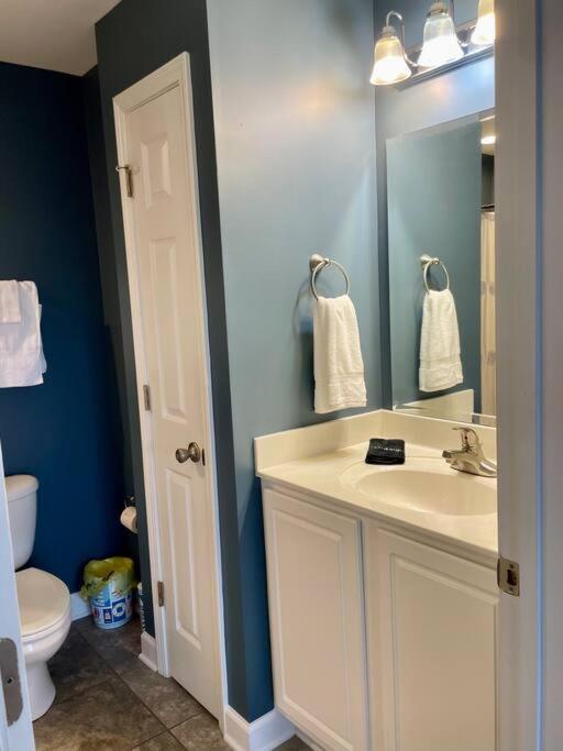 3 Bedroom Condo, Ocean Views & Short Walk To Beach! Oak Island Kültér fotó